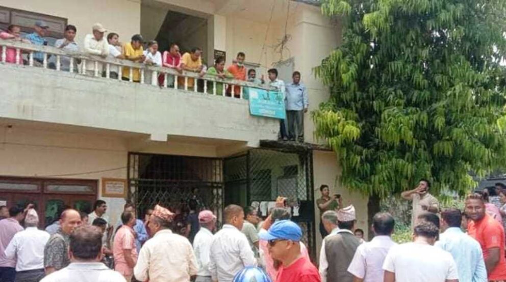नेपाली कांग्रेस मकवानपुरको कार्यालयमा तालाबन्दी