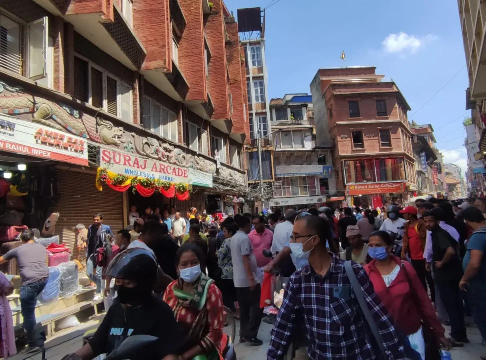 न्युरोडमा पुग्यो काठमाडौं महानगरको डोजर, व्यापारीको भागाभाग